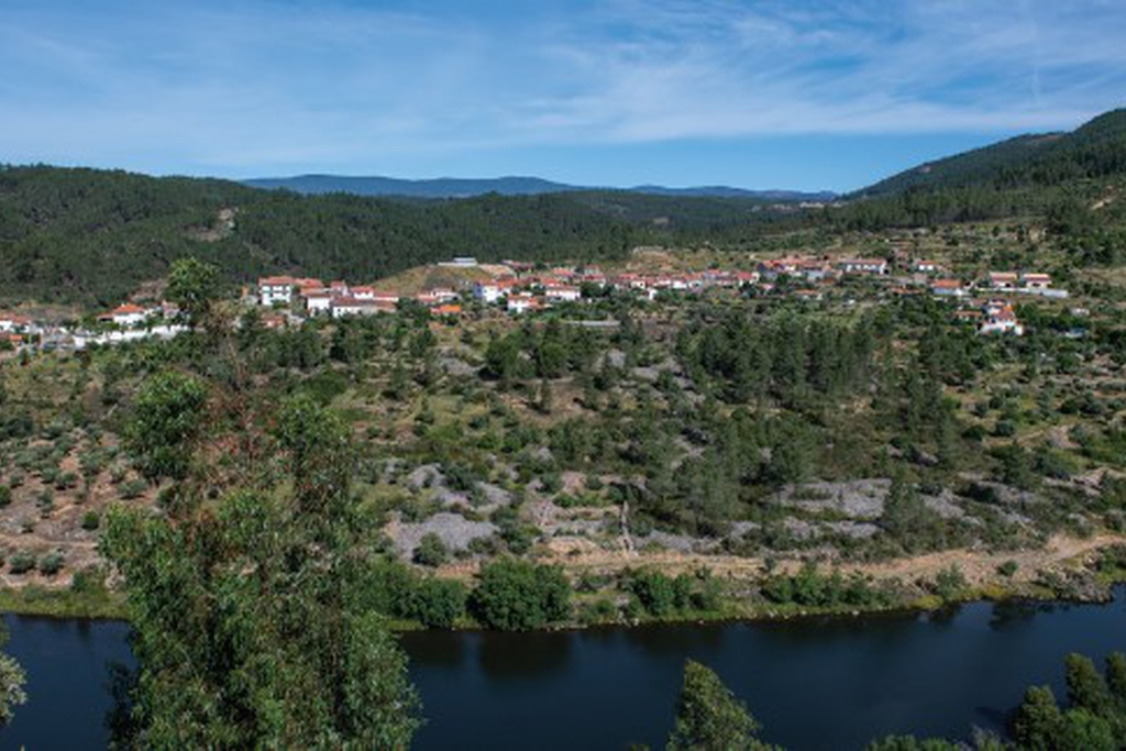 Por Este Rio Abaixo: Sobral Fernando