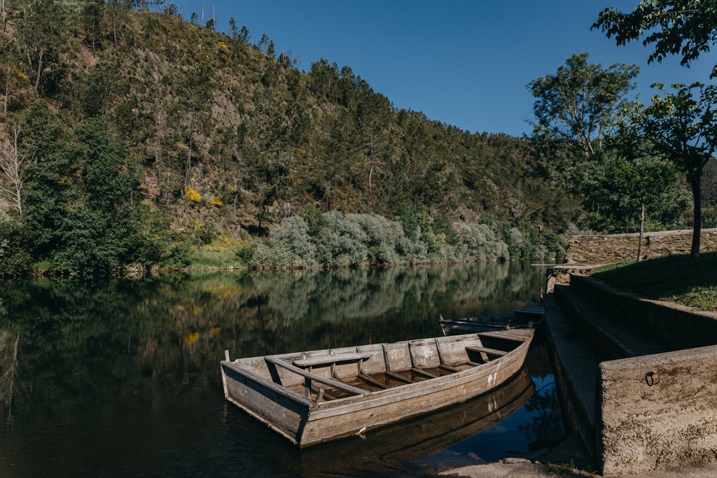 Walking Tours and Boats in the River