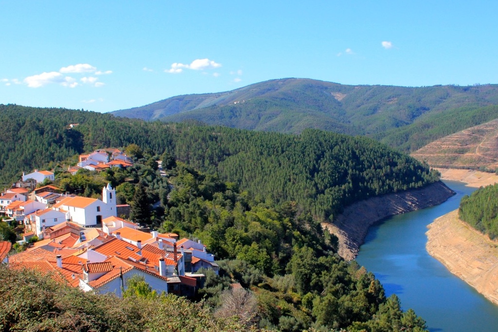 Sob o Signo do Cabril: Álvaro > Área de Descanso de Frazumeira [GR33 - GRZ: Etapa 4]