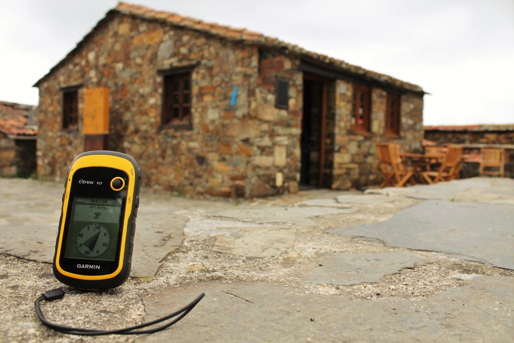 À descoberta das caches e da Casa das Tecedeiras de Janeiro de Cima