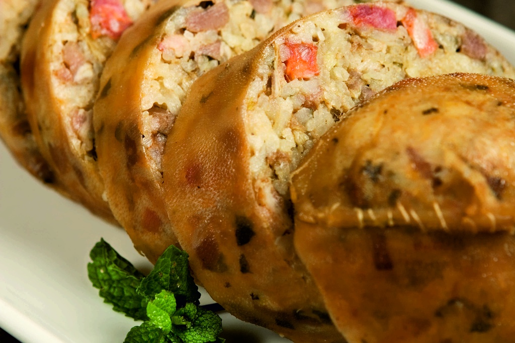 Maranho (Goat stomach filled with goat meat mixture)