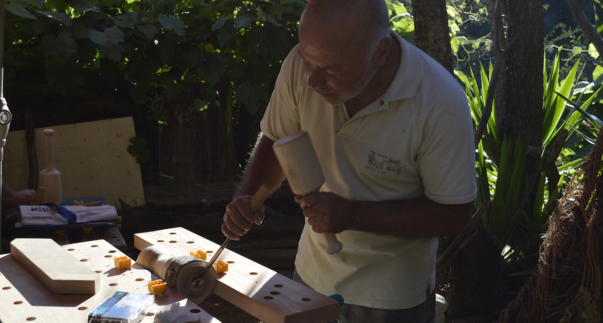 Master Workshop Talha em madeira de castanho